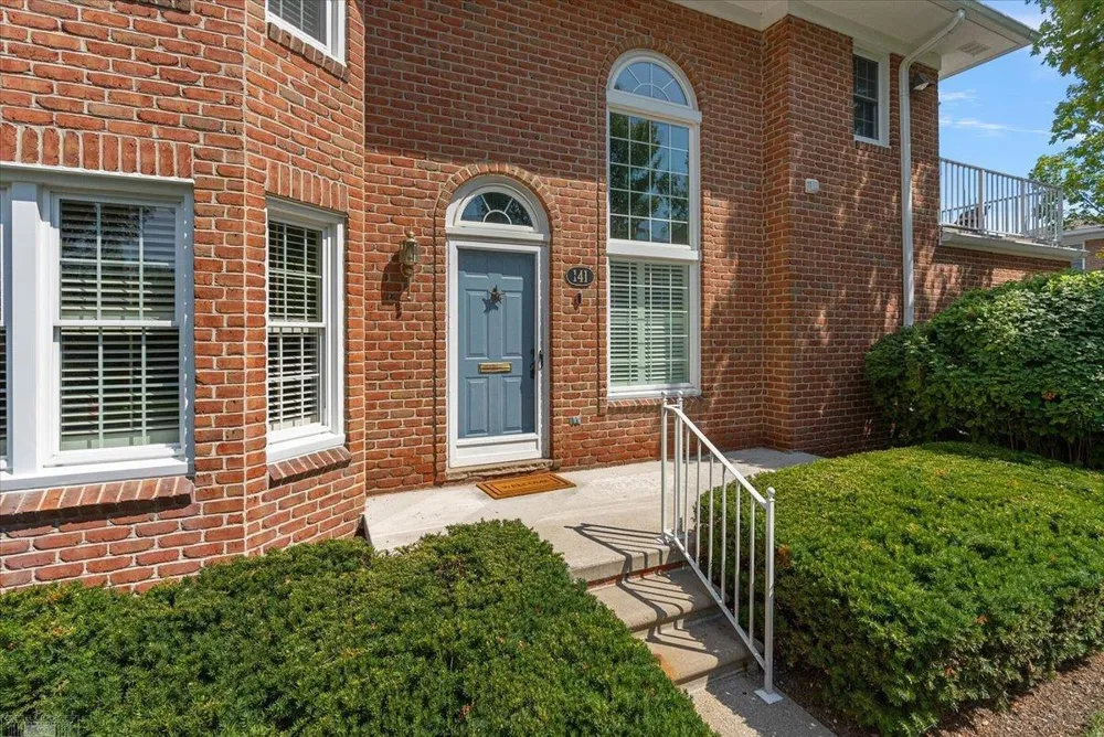 141 Windwood Pointe Road St Clair Shores City, MI 48080