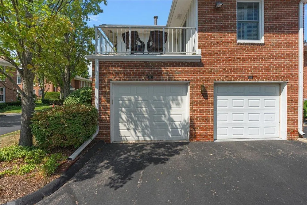 141 Windwood Pointe Road St Clair Shores City, MI 48080