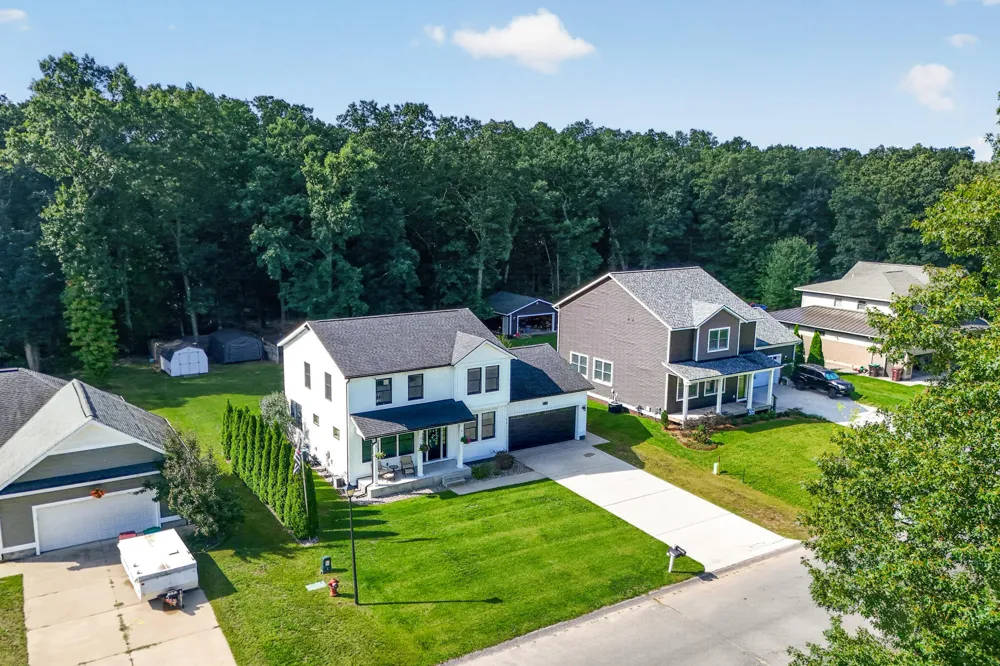 2525 Chestnut Trail Muskegon Charter Township, MI 49442
