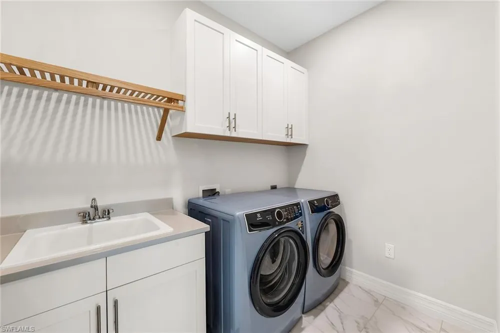 257 Indies Drive E #202 Naples, FL 34114