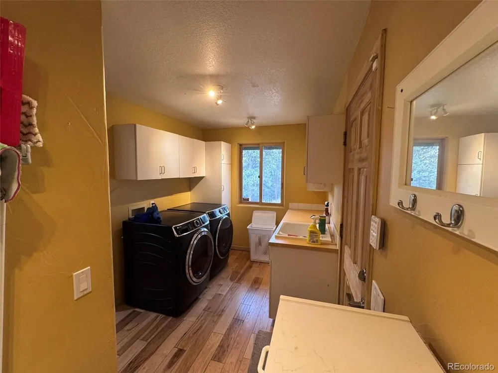 935 Castle Ridge Road Golden, CO 80401