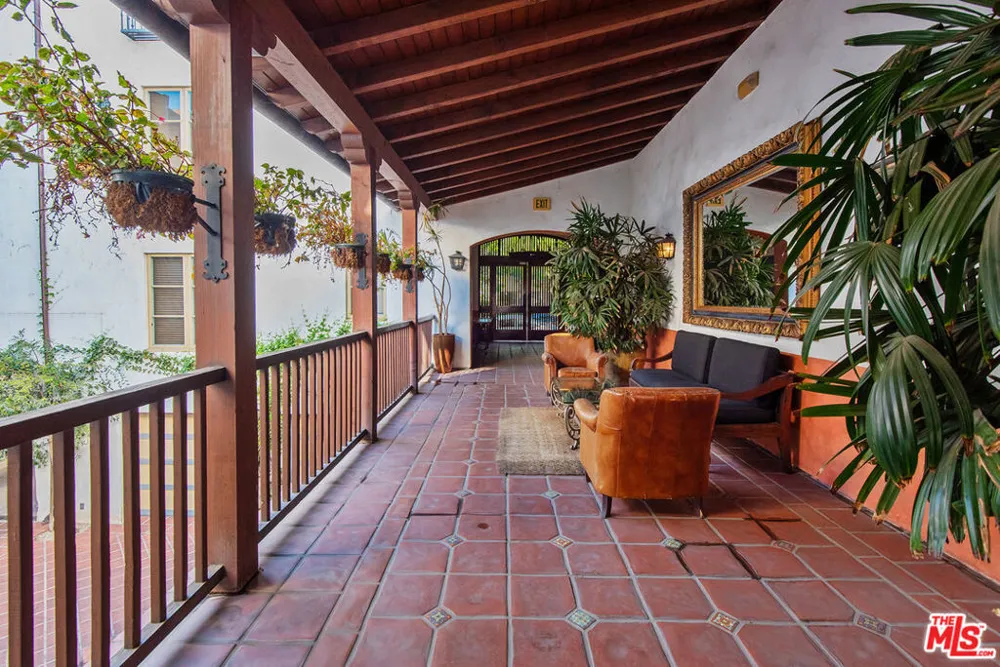 1414 Harper Avenue #10 Los Angeles, CA 90046