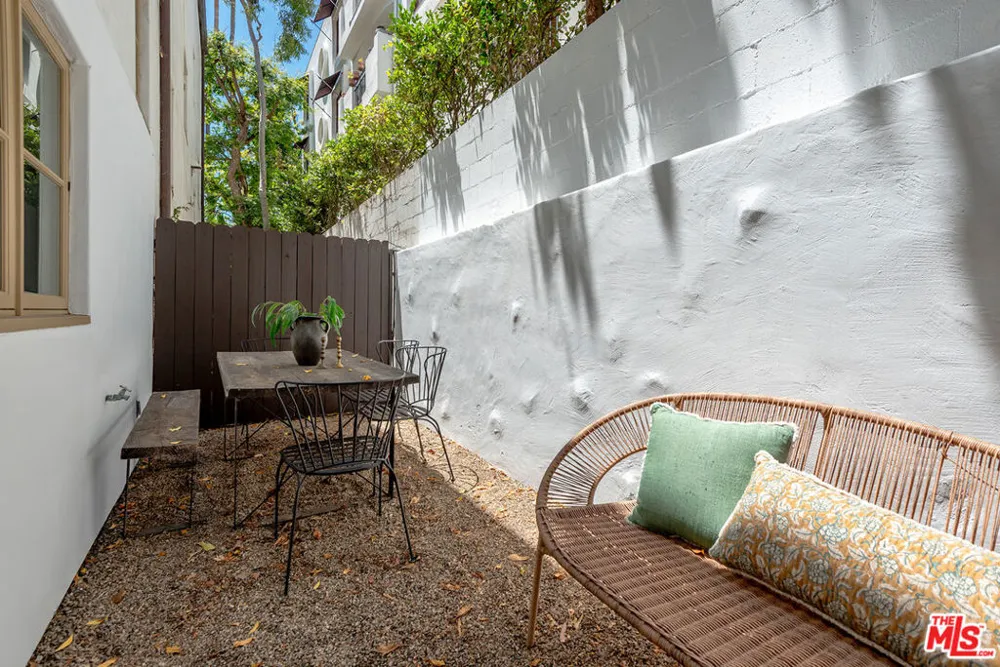 1414 Harper Avenue #10 Los Angeles, CA 90046