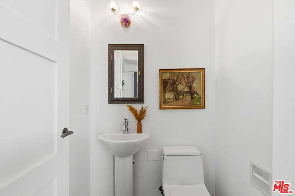 1414 Harper Avenue #10 Los Angeles, CA 90046