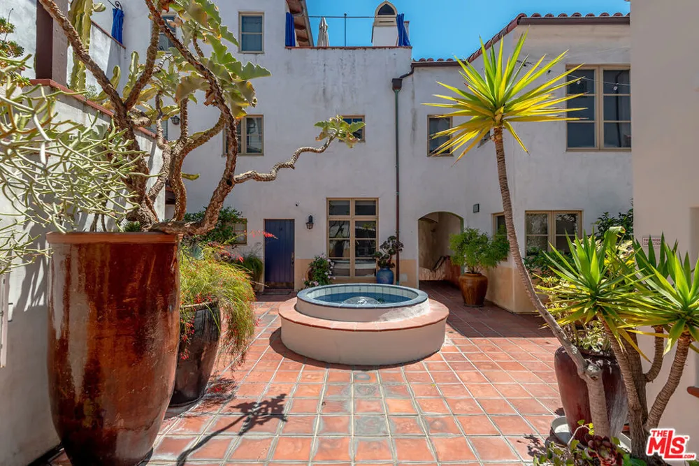 1414 Harper Avenue #10 Los Angeles, CA 90046