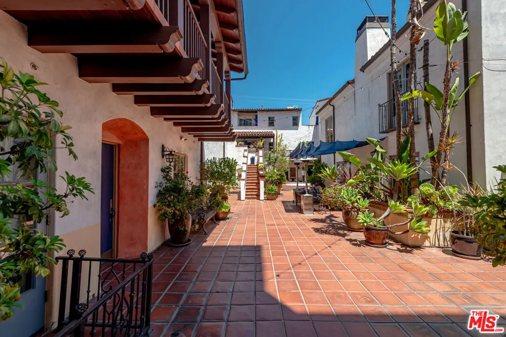 1414 Harper Avenue #10 Los Angeles, CA 90046