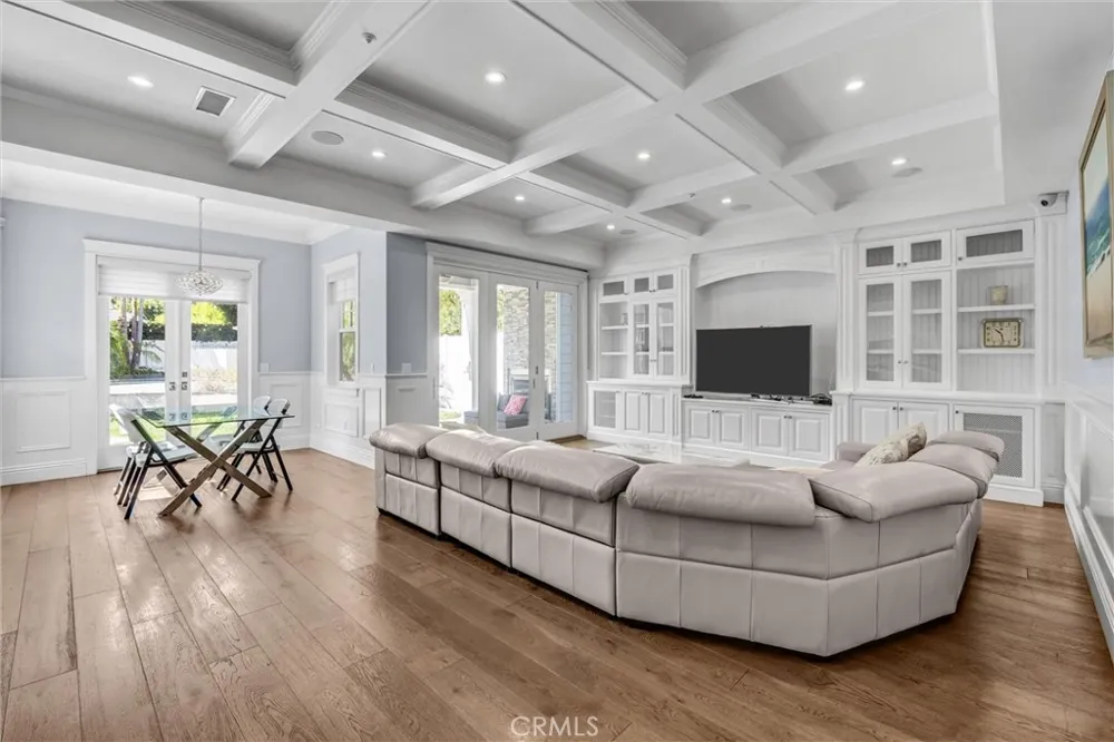 15148 Greenleaf Sherman Oaks, CA 91403