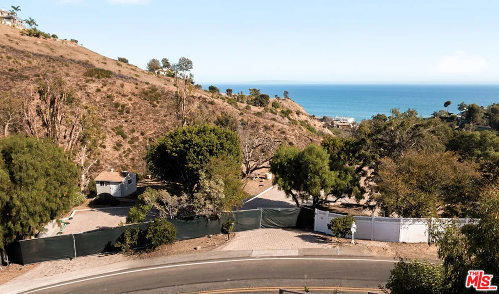 21930 Carbon Mesa Road Malibu, CA 90265