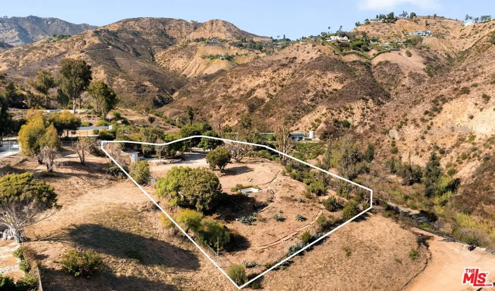 21930 Carbon Mesa Road Malibu, CA 90265