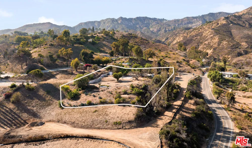 21930 Carbon Mesa Road Malibu, CA 90265