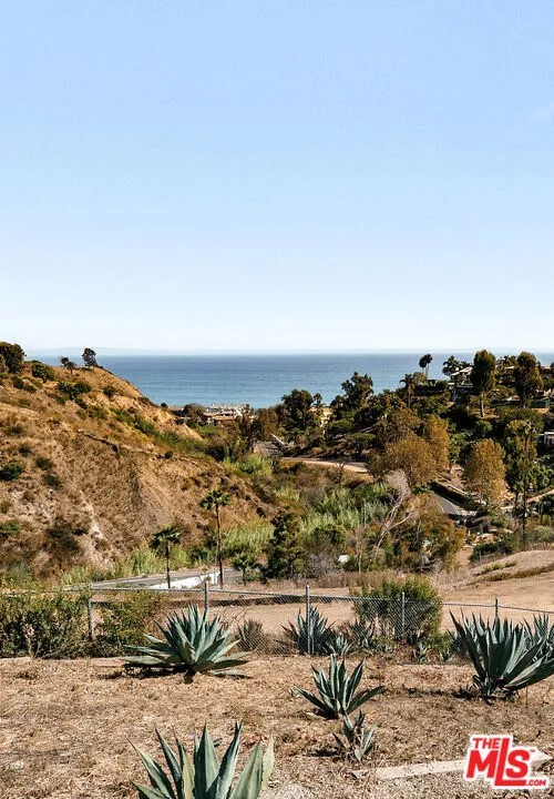 21930 Carbon Mesa Road Malibu, CA 90265