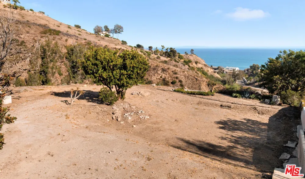 21930 Carbon Mesa Road Malibu, CA 90265