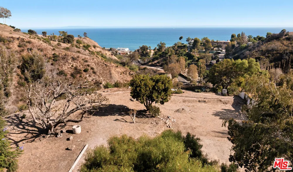 21930 Carbon Mesa Road Malibu, CA 90265