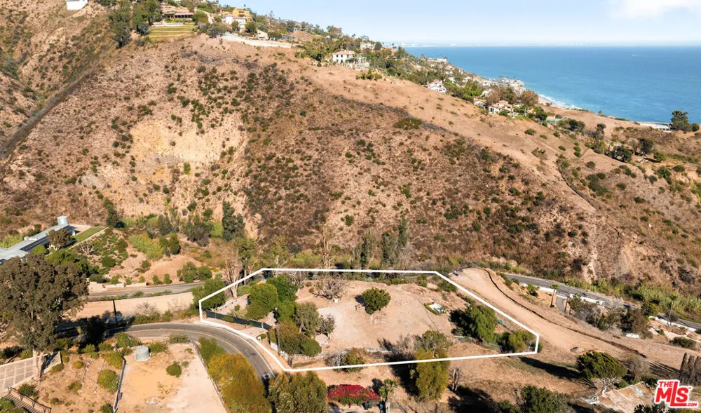 21930 Carbon Mesa Road Malibu, CA 90265