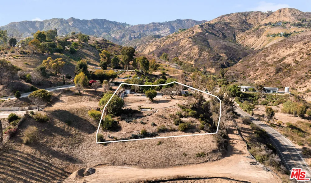 21930 Carbon Mesa Road Malibu, CA 90265