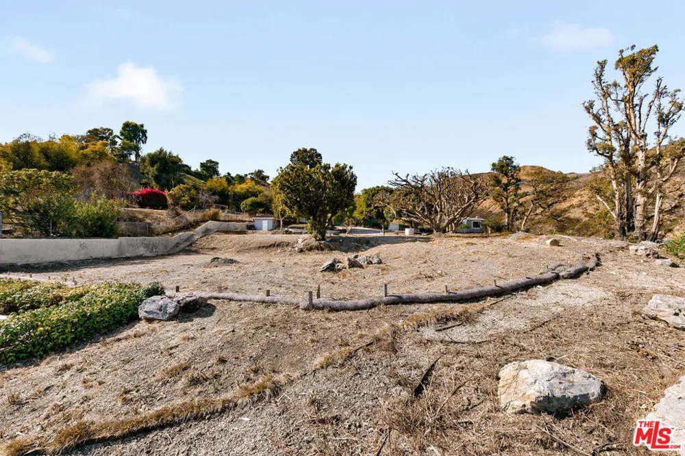 21930 Carbon Mesa Road Malibu, CA 90265