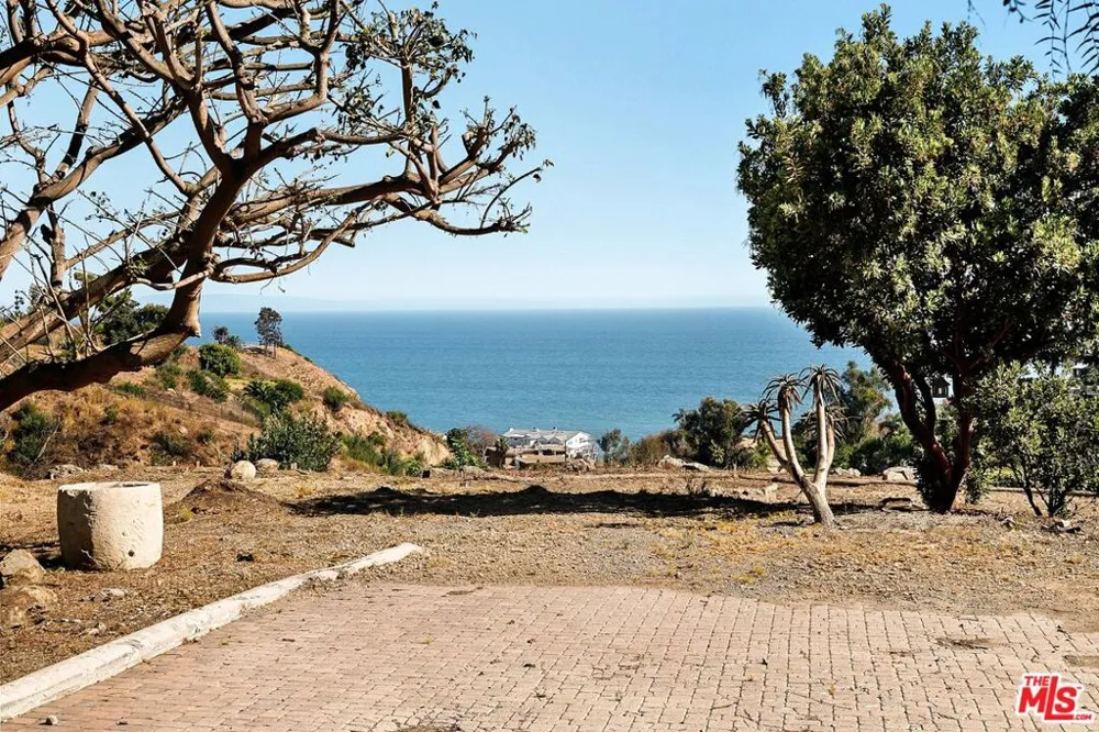 21930 Carbon Mesa Road Malibu, CA 90265