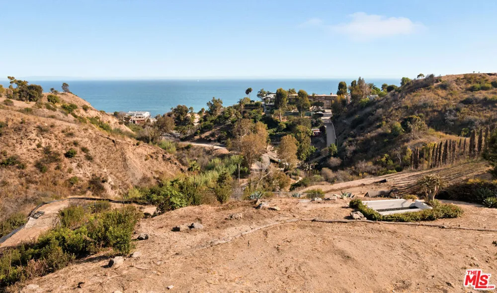 21930 Carbon Mesa Road Malibu, CA 90265