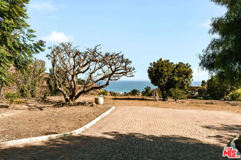 21930 Carbon Mesa Road Malibu, CA 90265