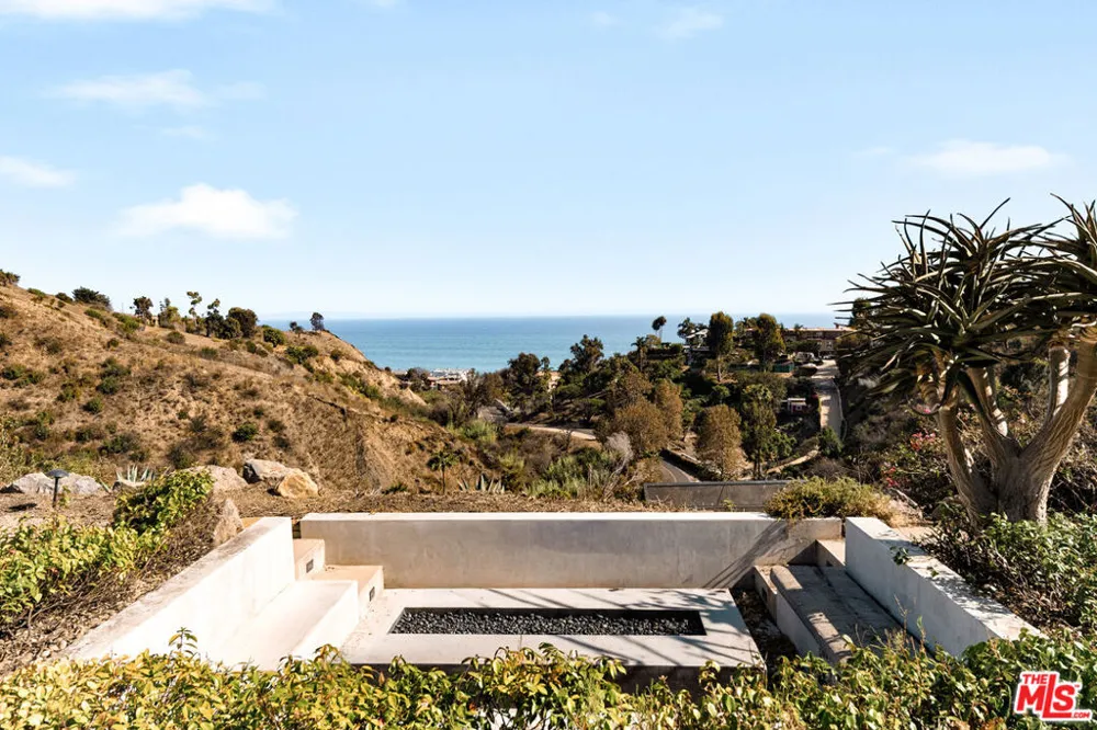 21930 Carbon Mesa Road Malibu, CA 90265