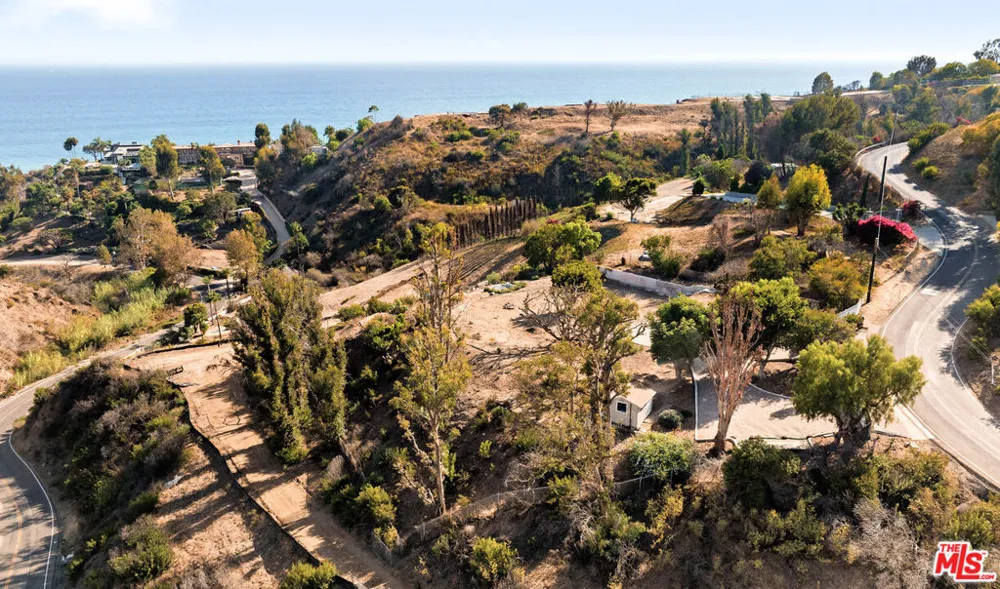 21930 Carbon Mesa Road Malibu, CA 90265