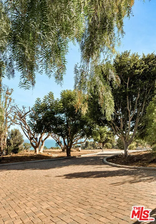 21930 Carbon Mesa Road Malibu, CA 90265