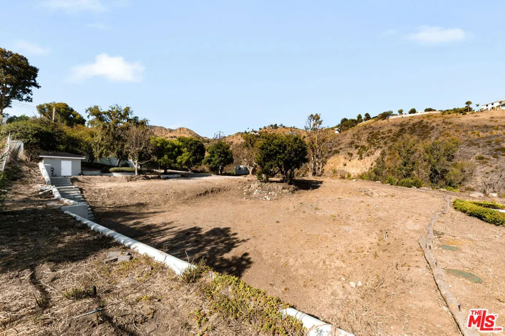 21930 Carbon Mesa Road Malibu, CA 90265