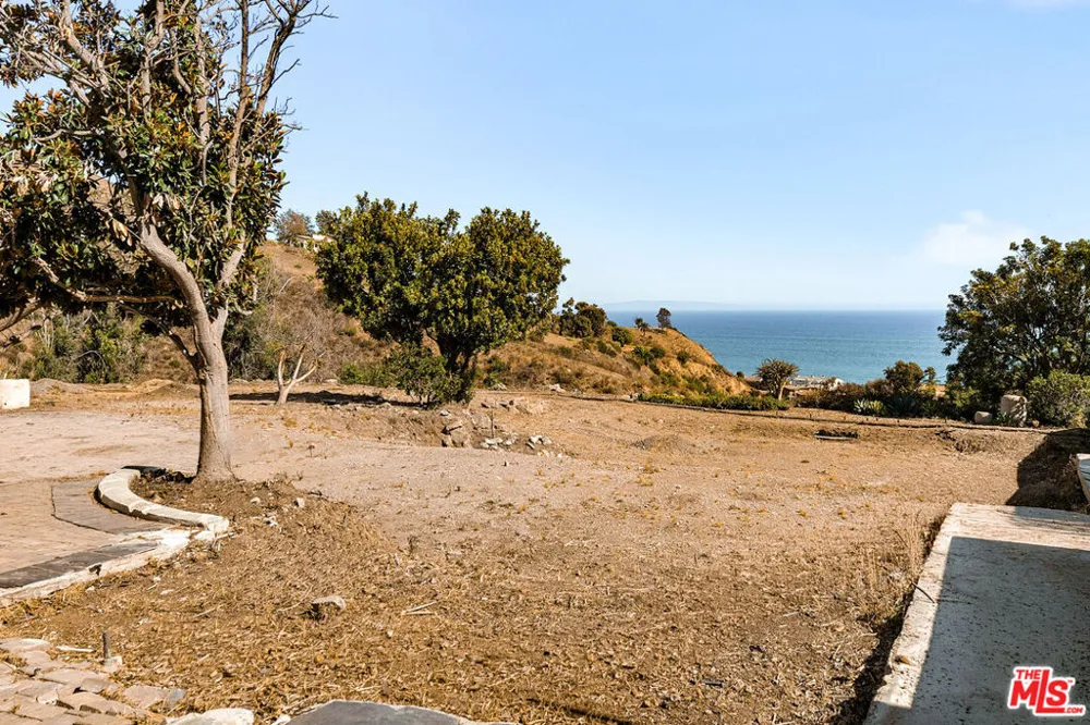 21930 Carbon Mesa Road Malibu, CA 90265