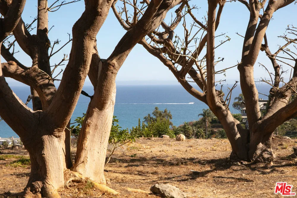 21930 Carbon Mesa Road Malibu, CA 90265