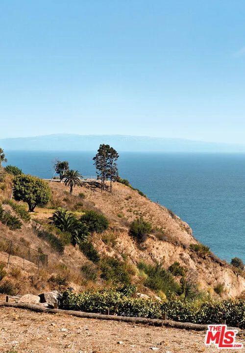 21930 Carbon Mesa Road Malibu, CA 90265