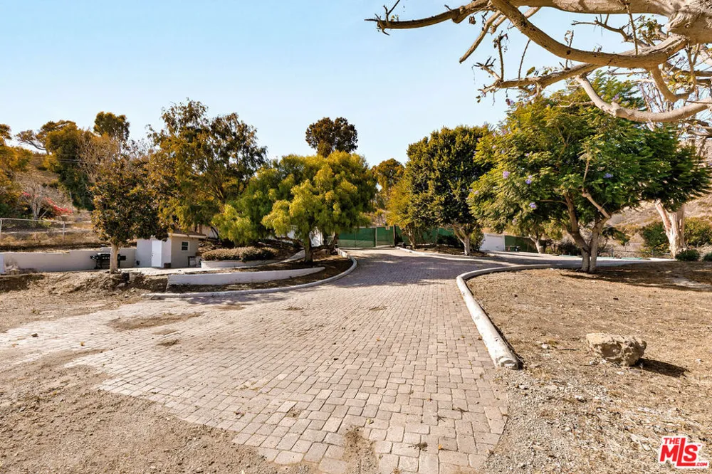 21930 Carbon Mesa Road Malibu, CA 90265