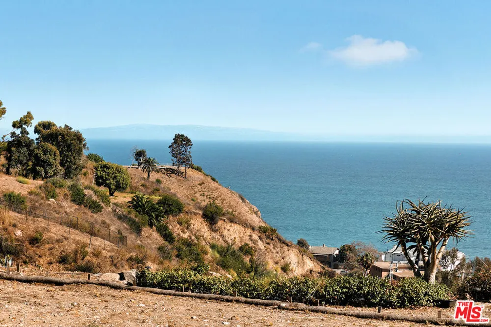 21930 Carbon Mesa Road Malibu, CA 90265