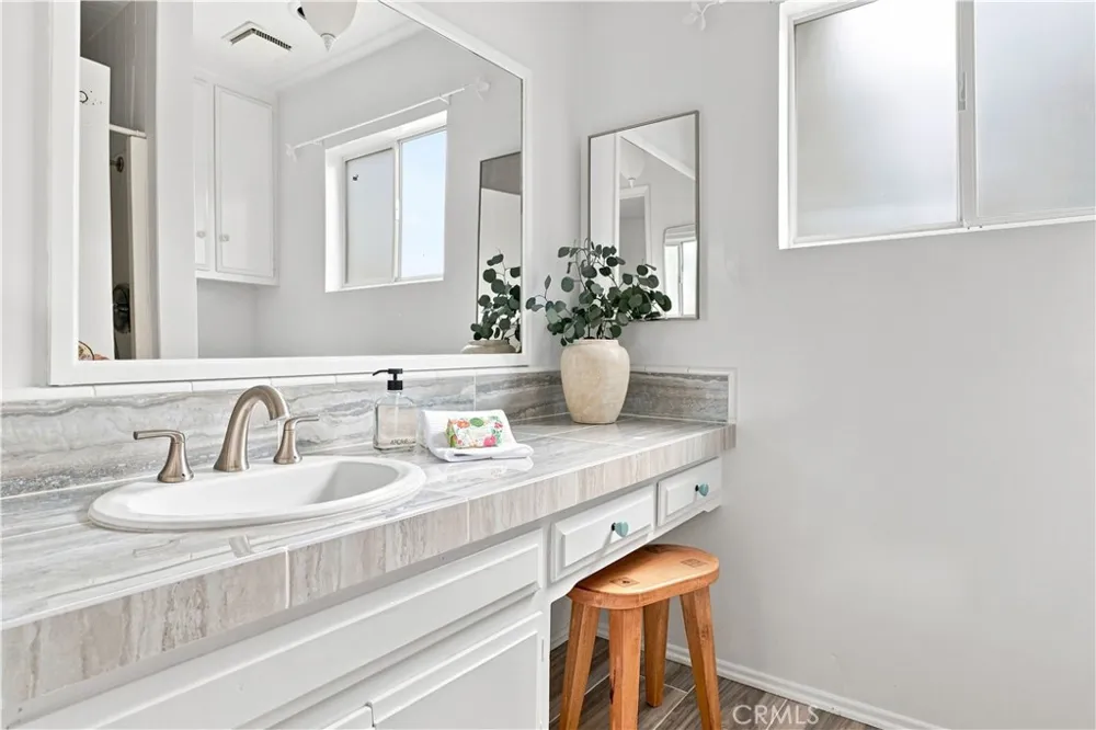 1913 Ripley Avenue Redondo Beach, CA 90278
