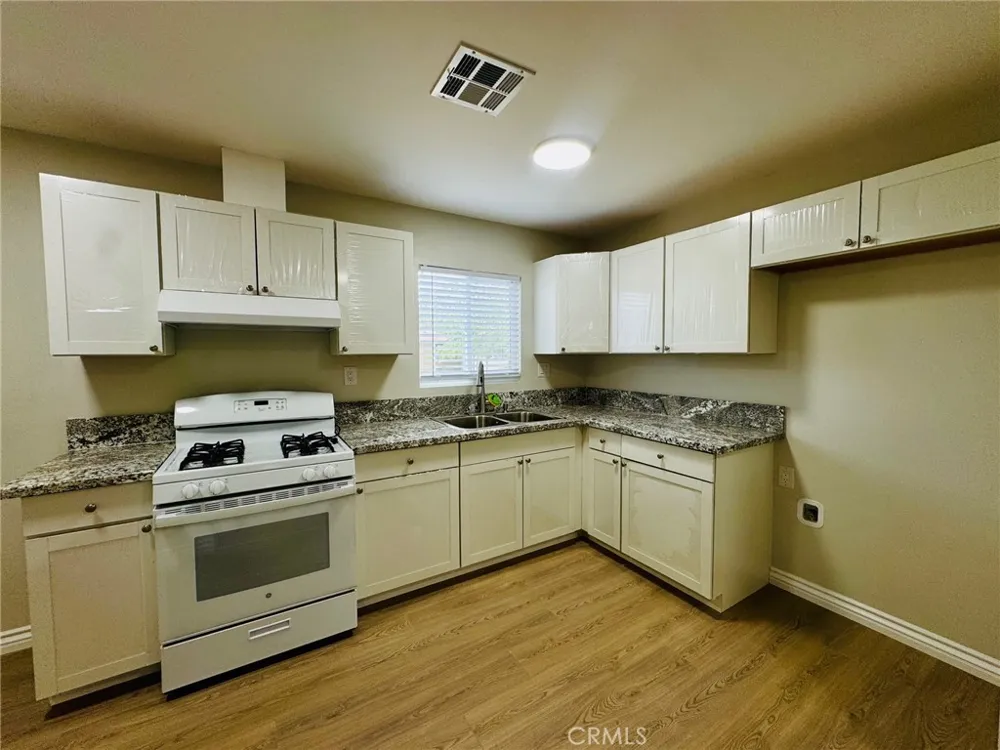402 Mary Street Bakersfield, CA 93252