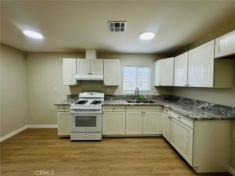 402 Mary Street Bakersfield, CA 93252