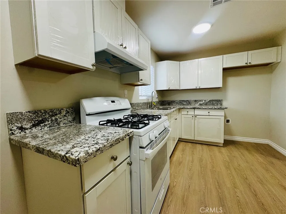 402 Mary Street Bakersfield, CA 93252