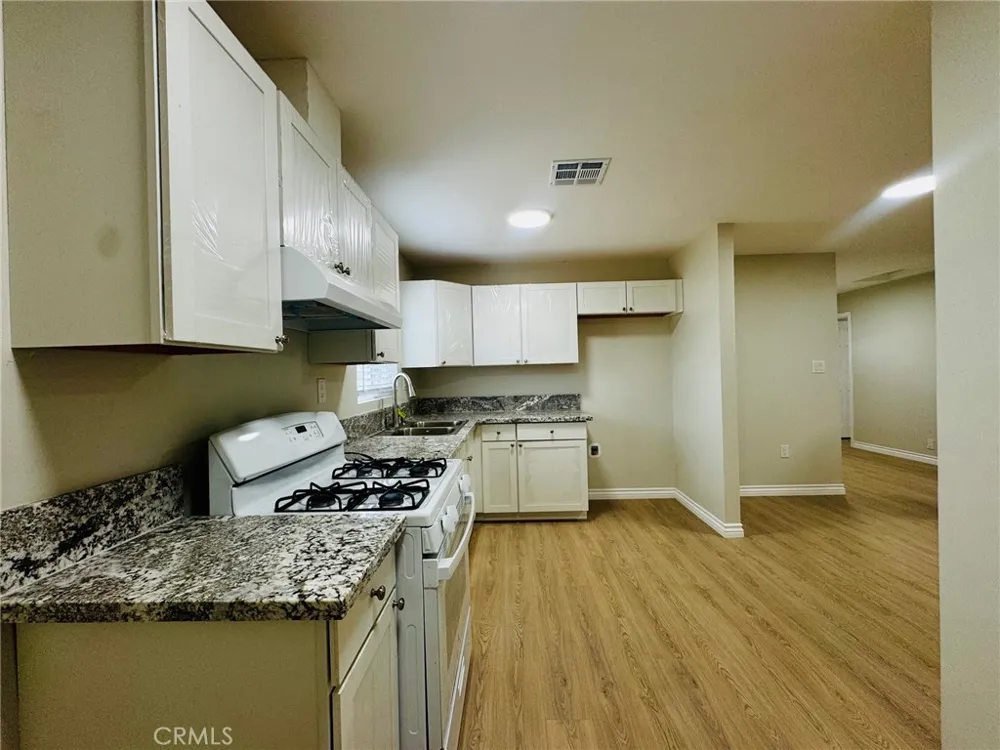 402 Mary Street Bakersfield, CA 93252