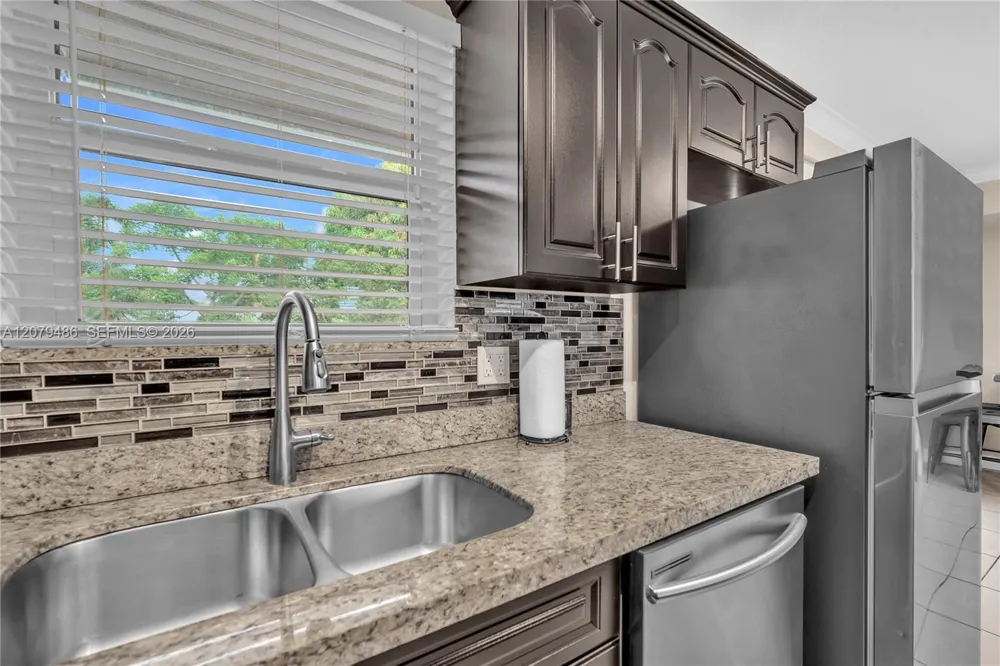 628 SW 4th St Hallandale Beach, FL 33009