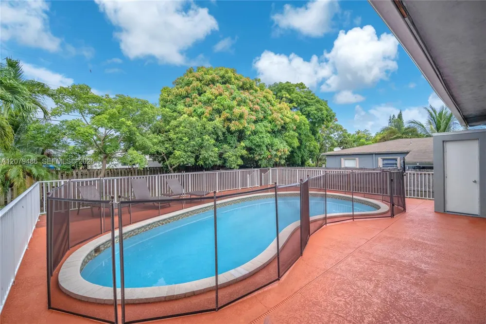 628 SW 4th St Hallandale Beach, FL 33009
