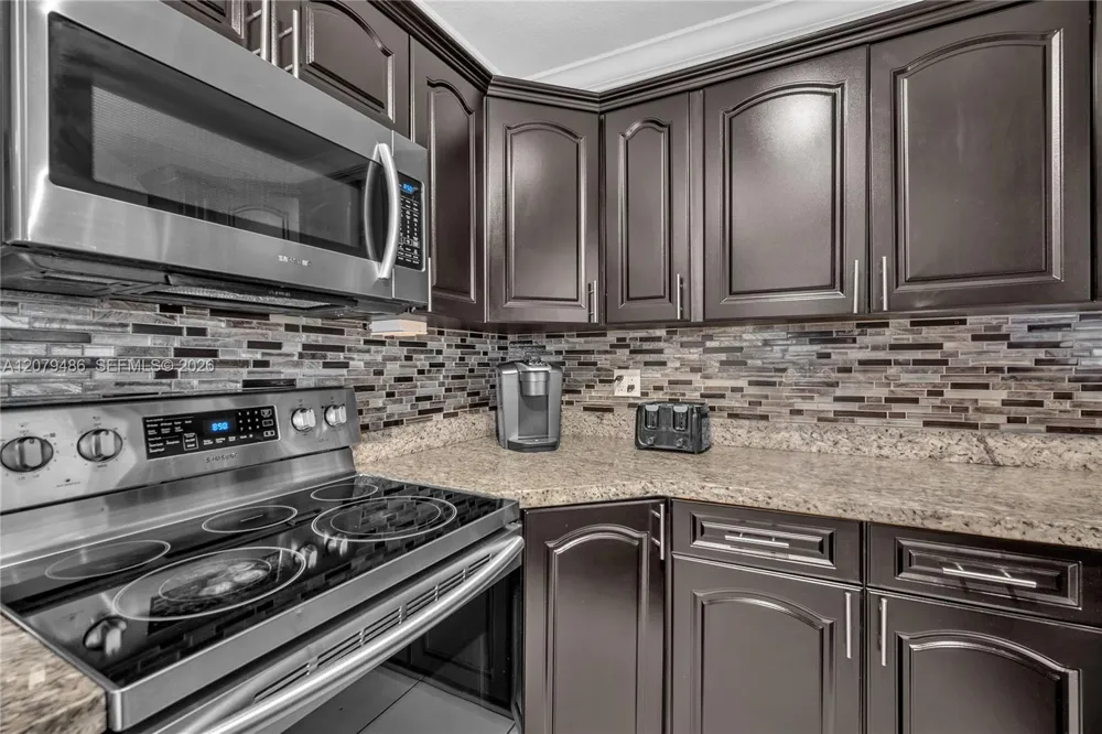 628 SW 4th St Hallandale Beach, FL 33009