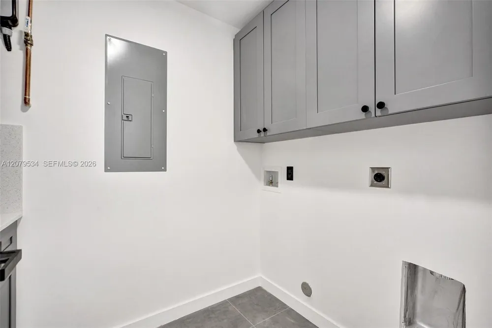 2255 NE 173rd St North Miami Beach, FL 33160