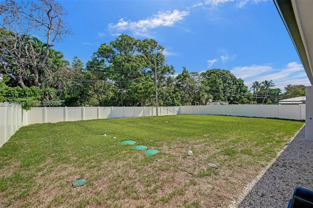 2255 NE 173rd St North Miami Beach, FL 33160