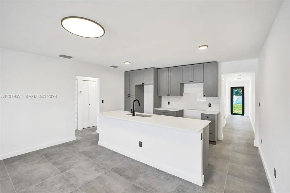 2255 NE 173rd St North Miami Beach, FL 33160