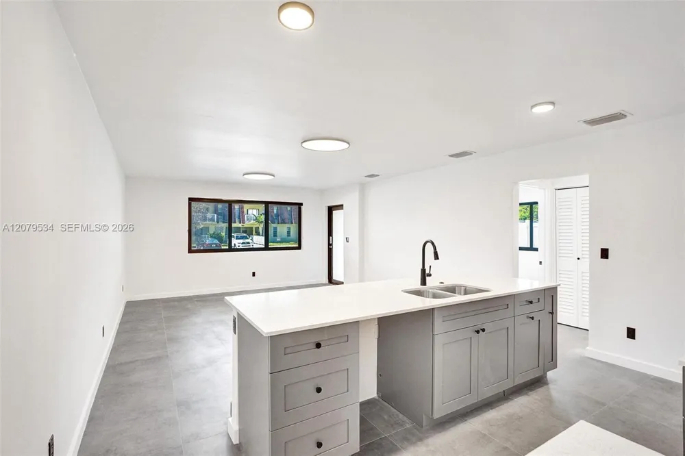 2255 NE 173rd St North Miami Beach, FL 33160