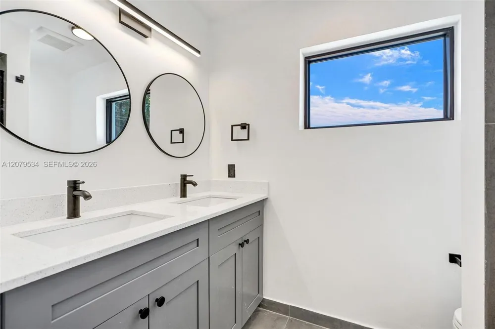 2255 NE 173rd St North Miami Beach, FL 33160