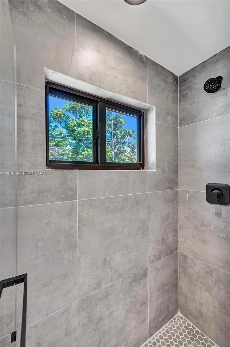2255 NE 173rd St North Miami Beach, FL 33160