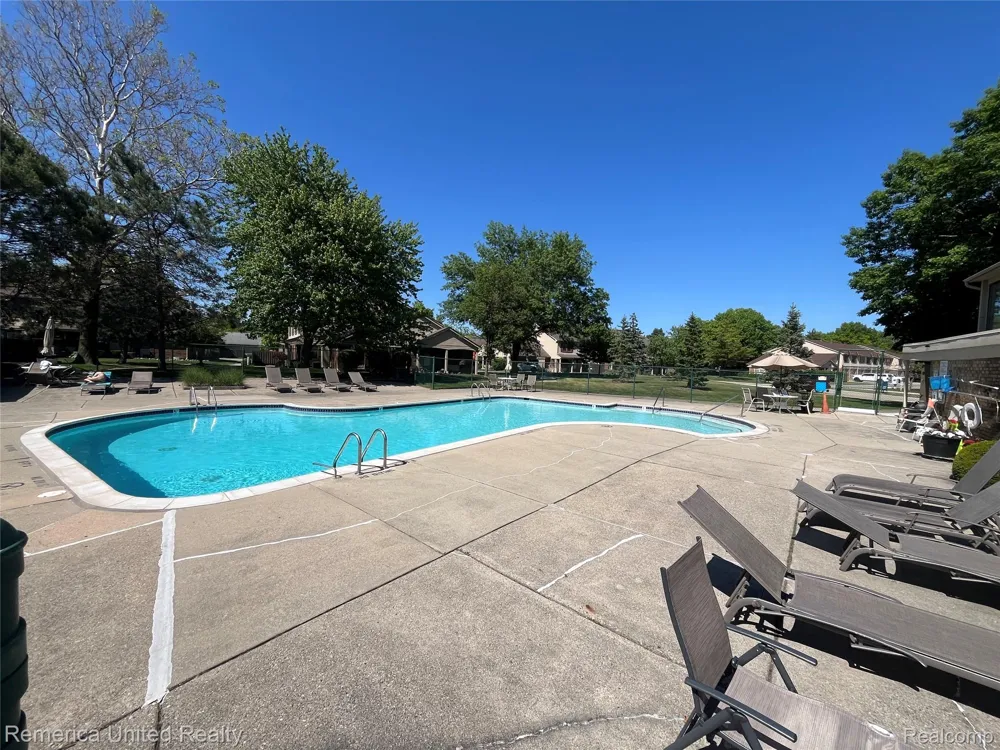 31621 Green Meadow Lane Warren City, MI 48093