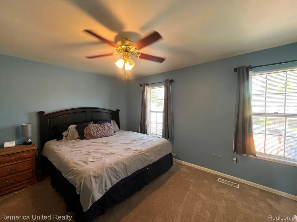 31621 Green Meadow Lane Warren City, MI 48093