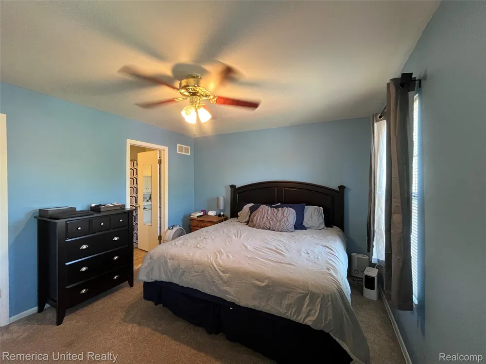 31621 Green Meadow Lane Warren City, MI 48093
