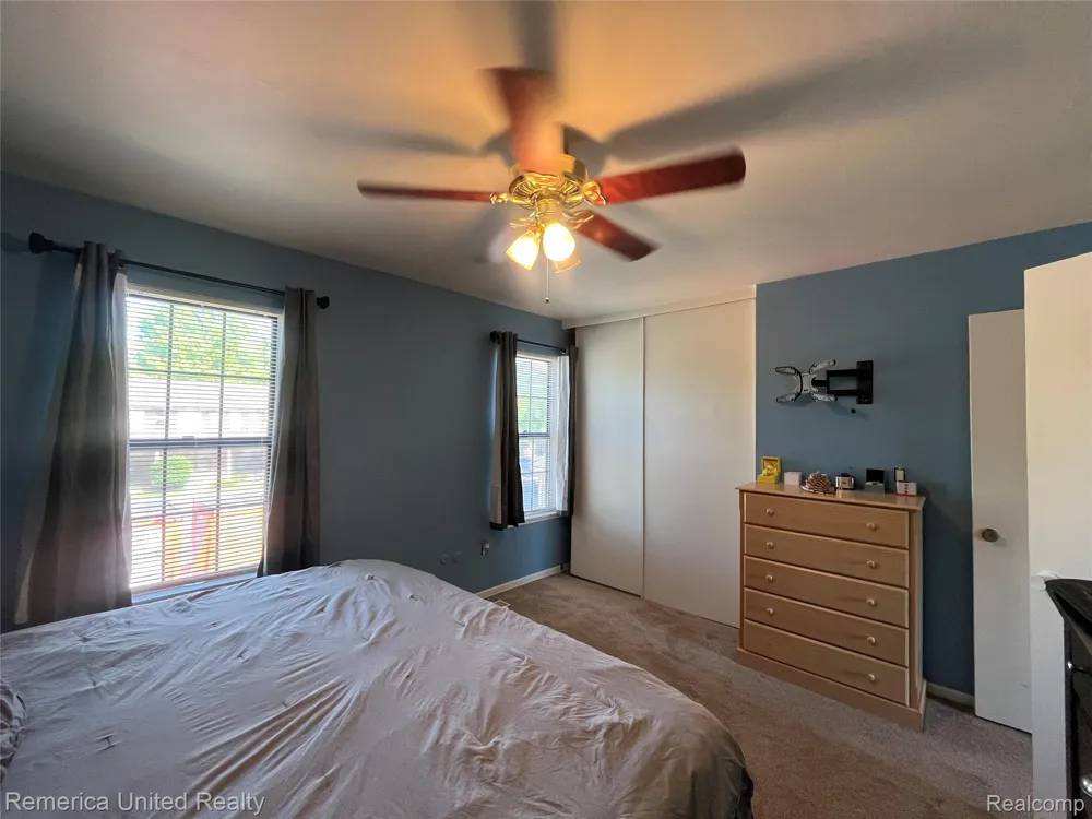 31621 Green Meadow Lane Warren City, MI 48093